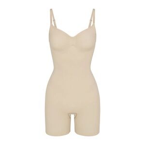 SKIMS Seamless Sculpt MID THIGH BODYSUIT | Color- Sand | NEW/NWT!!🤎🤎